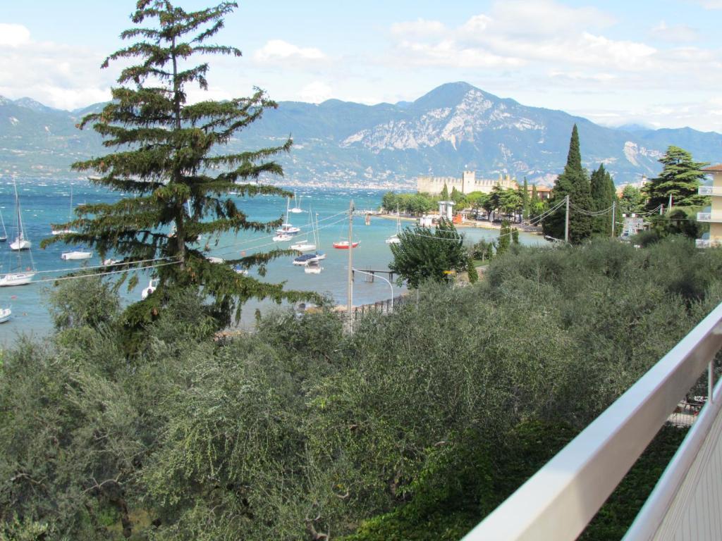 Hotel San Faustino Torri Del Benaco Kültér fotó