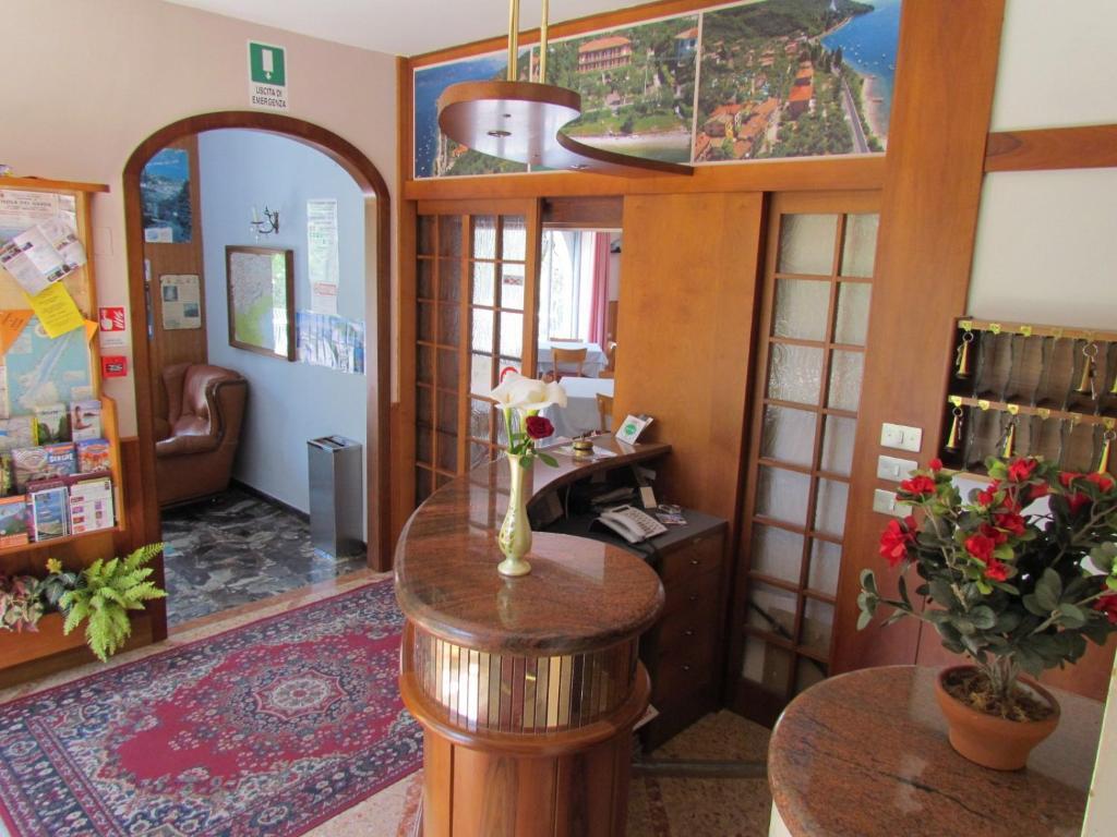 Hotel San Faustino Torri Del Benaco Kültér fotó