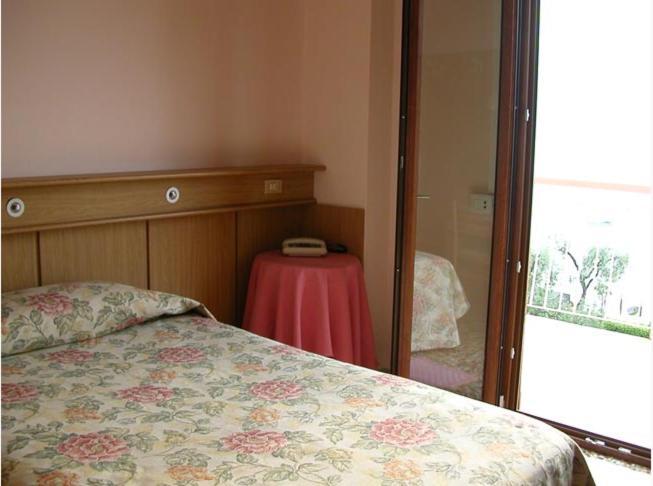 Hotel San Faustino Torri Del Benaco Kültér fotó