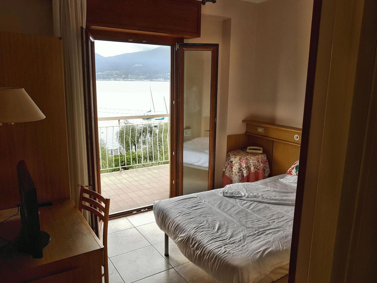 Hotel San Faustino Torri Del Benaco Kültér fotó