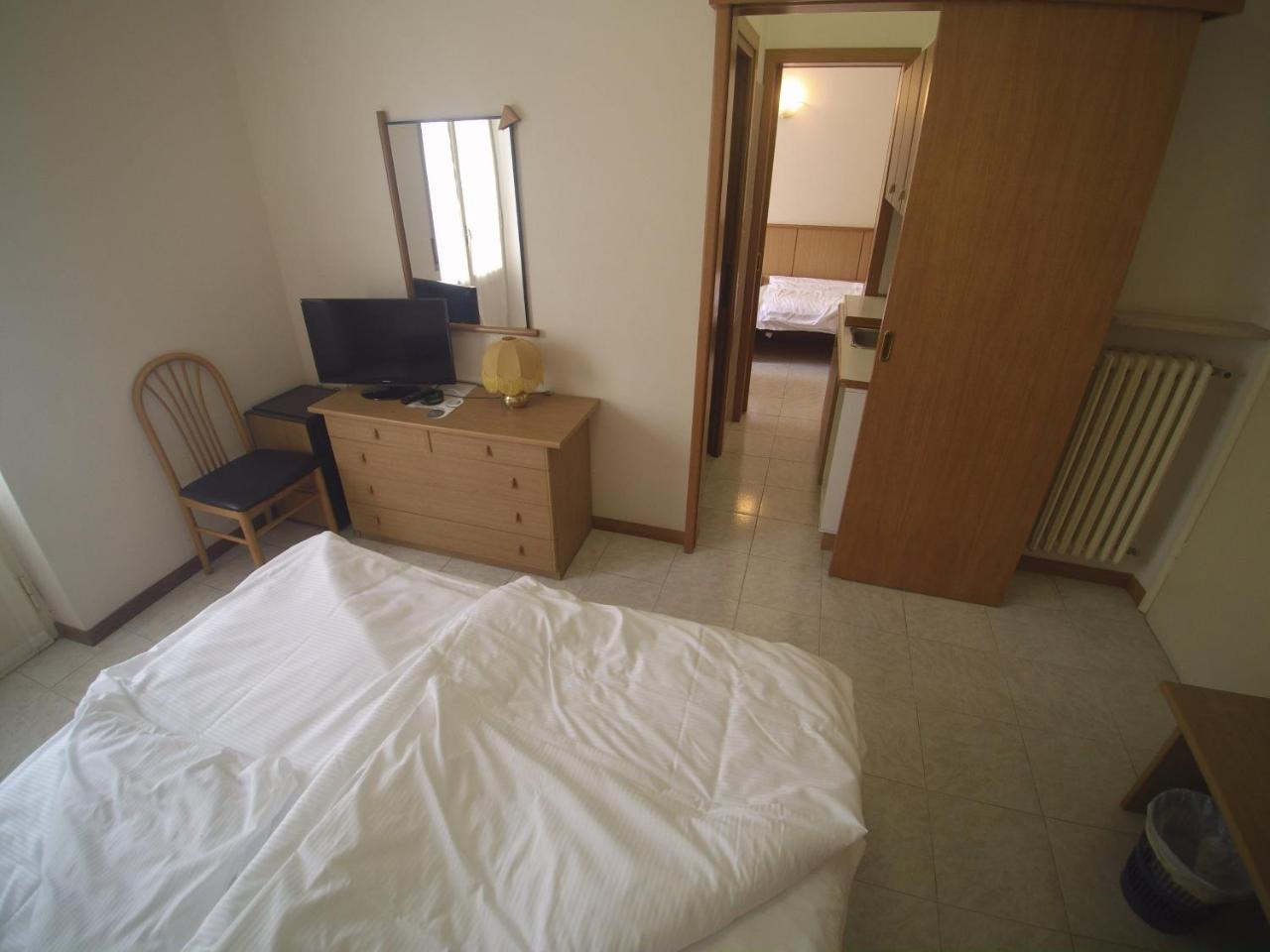 Hotel San Faustino Torri Del Benaco Szoba fotó